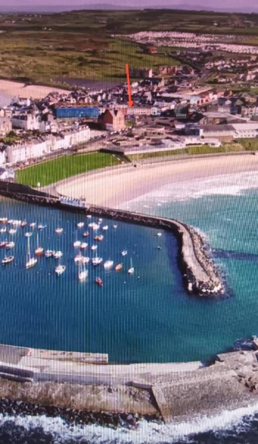 2 Bed Flat Right In Centre Of Portrush Townアパートメント エクステリア 写真