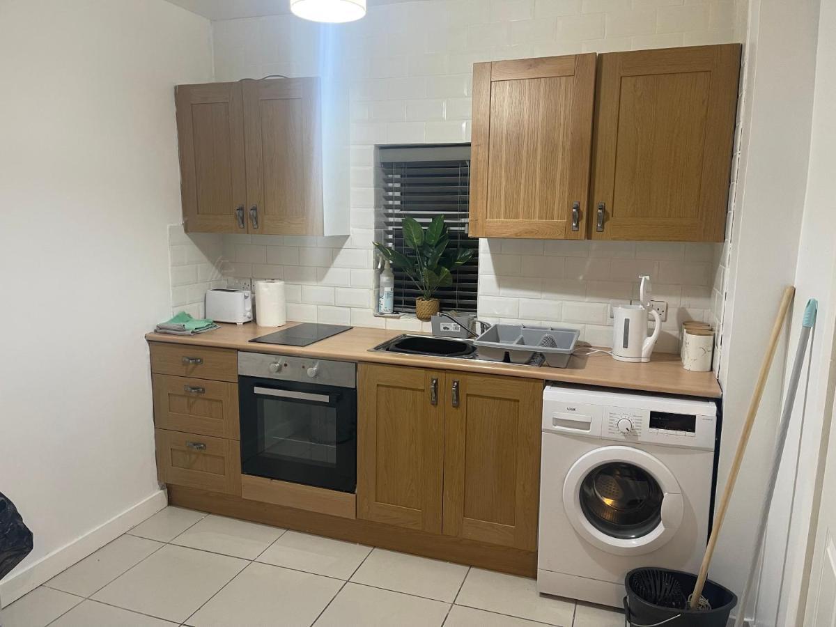 2 Bed Flat Right In Centre Of Portrush Townアパートメント エクステリア 写真