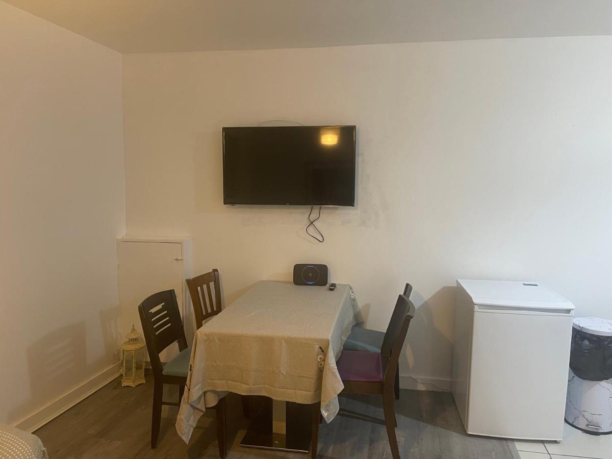 2 Bed Flat Right In Centre Of Portrush Townアパートメント エクステリア 写真